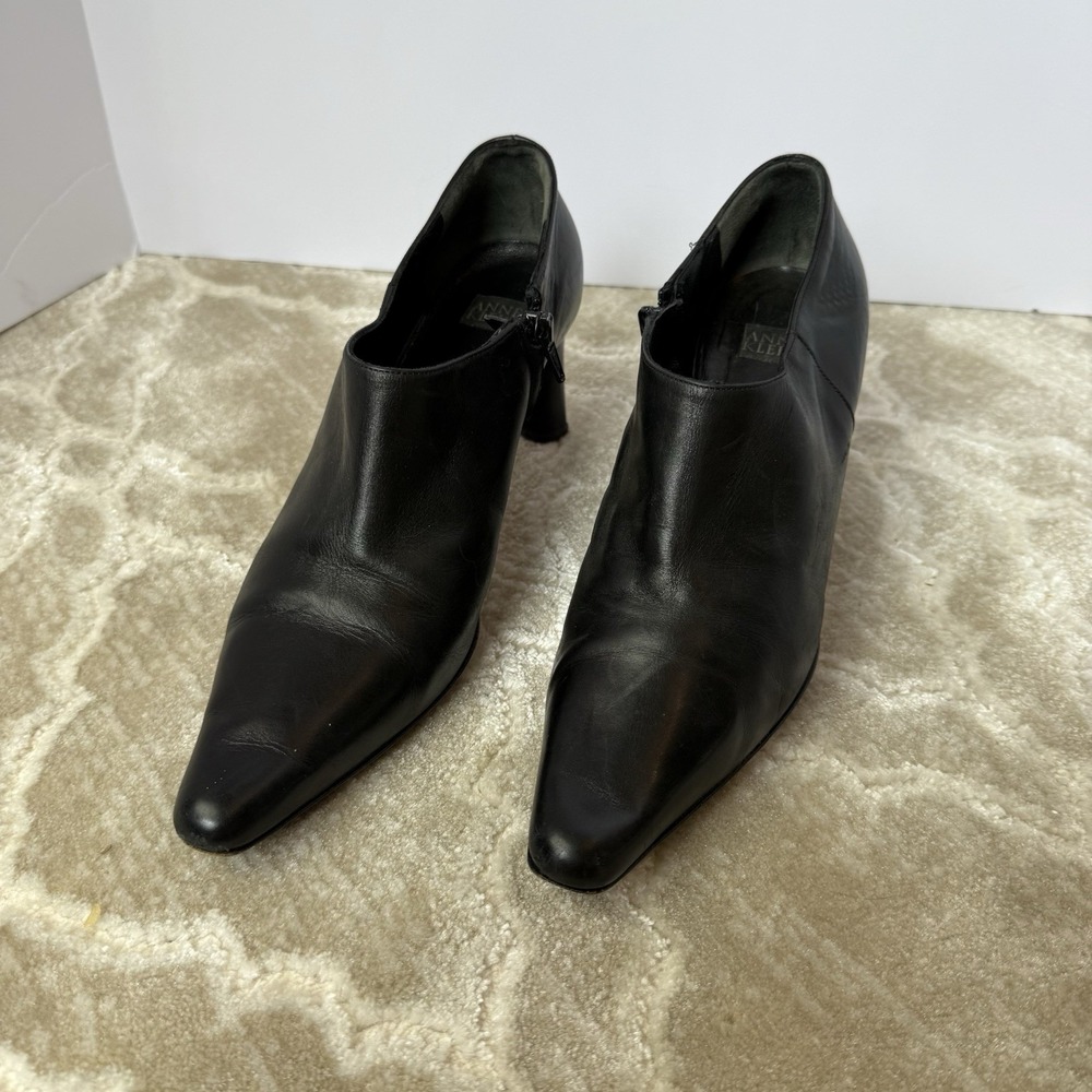 Anne Klein Women's Black Slip On Pointed‎ Toe Zip Bootie Heels Size 8M. Used